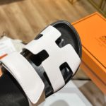 Hermes Chypre Sandal Black/White For Women, Women's Shoes H211114Z 90370