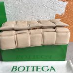 Bottega Veneta Chain Cassette Porridge, For Women, Women’s Bags 10.2in/26cm 631421V04N09776