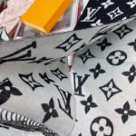 Louis Vuitton Essential Monogram Black/White Scarf 180cm/71in M77853