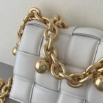 Bottega Veneta Chain Cassette White, For Women, Women's Bags 10.2in/26cm 680070V1FY09009