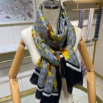 Gucci Cashmere Flower Printed Patterns Multicolor in Black Scarf 150cm/71in