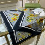 Gucci Cashmere Flower Printed Patterns Multicolor in Black Scarf 150cm/71in