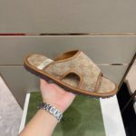 Gucci Men's GG Supreme Slide Sandal Brown And Beige For Men ‎624879