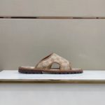 Gucci Men's GG Supreme Slide Sandal Brown And Beige For Men ‎624879