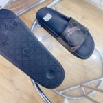 Gucci Women's GG Supreme Slide Tiger Black For Women 407345 G0K00 1084