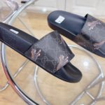 Gucci Women's GG Supreme Slide Tiger Black For Women 407345 G0K00 1084