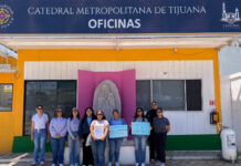 Manifestantes buscan entregar pliego petitorio a autoridades eclesiásticas en Tijuana