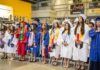Tras años de cruzar la frontera para estudiar, reciben su diploma en Tijuana junto a sus familias