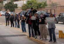 Docentes de la CNTE liberan casetas en Baja California; suman cinco días de protestas