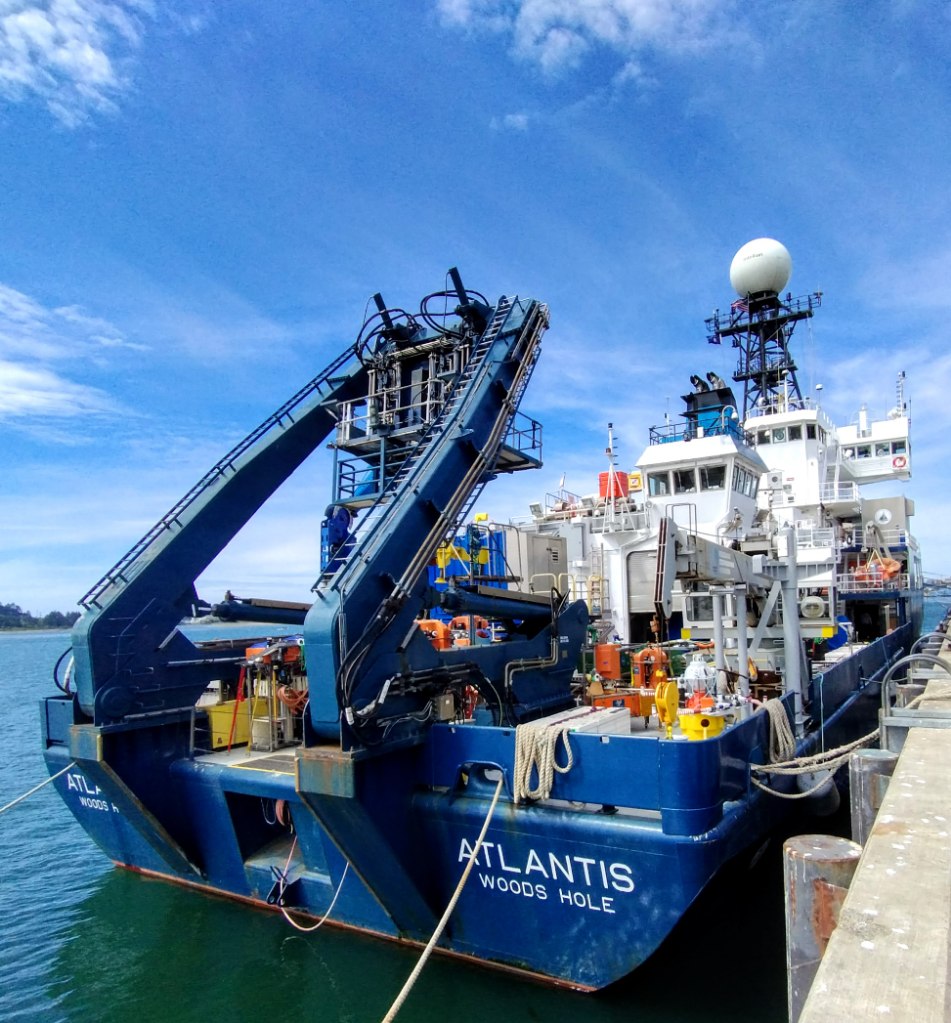 R/V Atlantis in Newport V25 R/V Atlantis in Newport V25