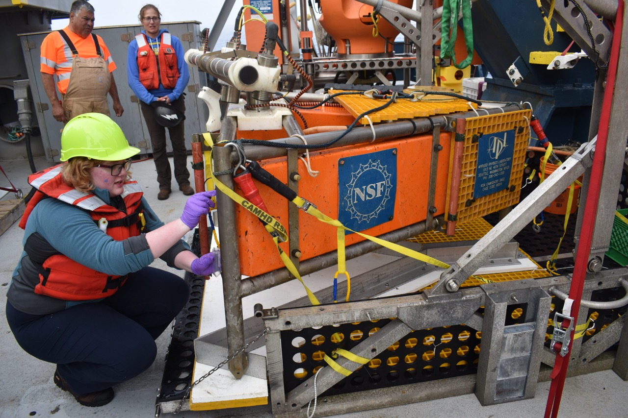 Sampling the CAMHD biofouling V25 Sampling the CAMHD biofouling V25