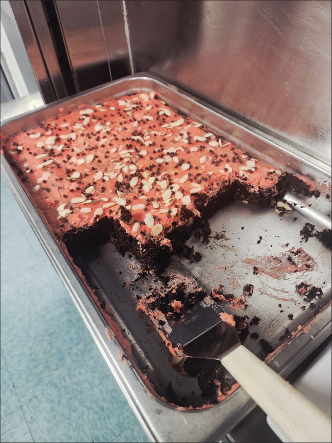 Atlantis cherry chocolate cake