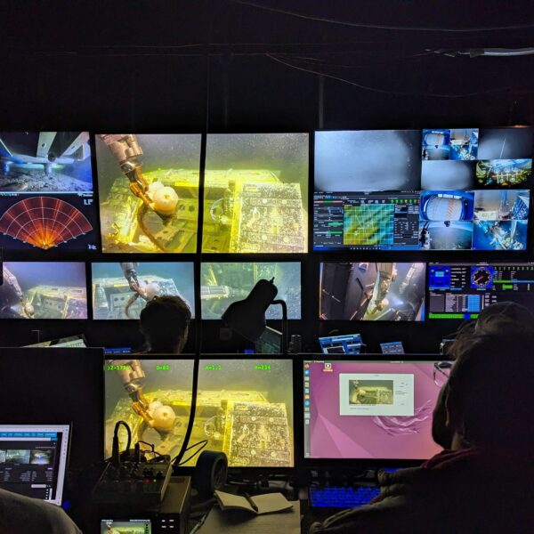 Many Monitors in Jason Van Many Monitors in Jason Van