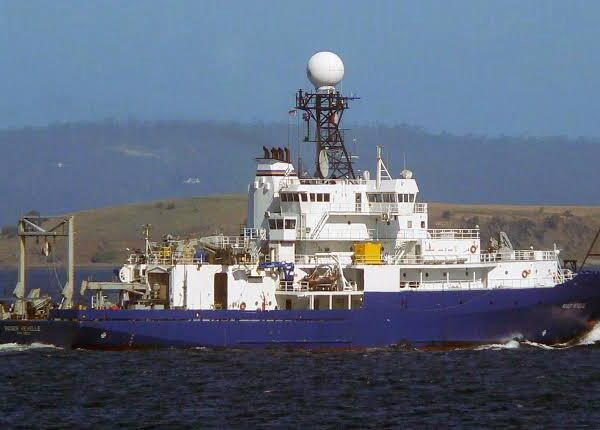The R/V Revelle. Credit: NOAA The R/V Revelle. Credit: NOAA