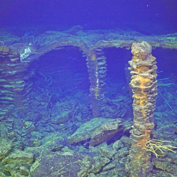 Arches and Columns in Collapsed Lake