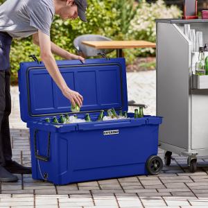 CaterGator CG100NVW Navy 110 Qt. Mobile Rotomolded Outdoor Cooler / Ice Chest