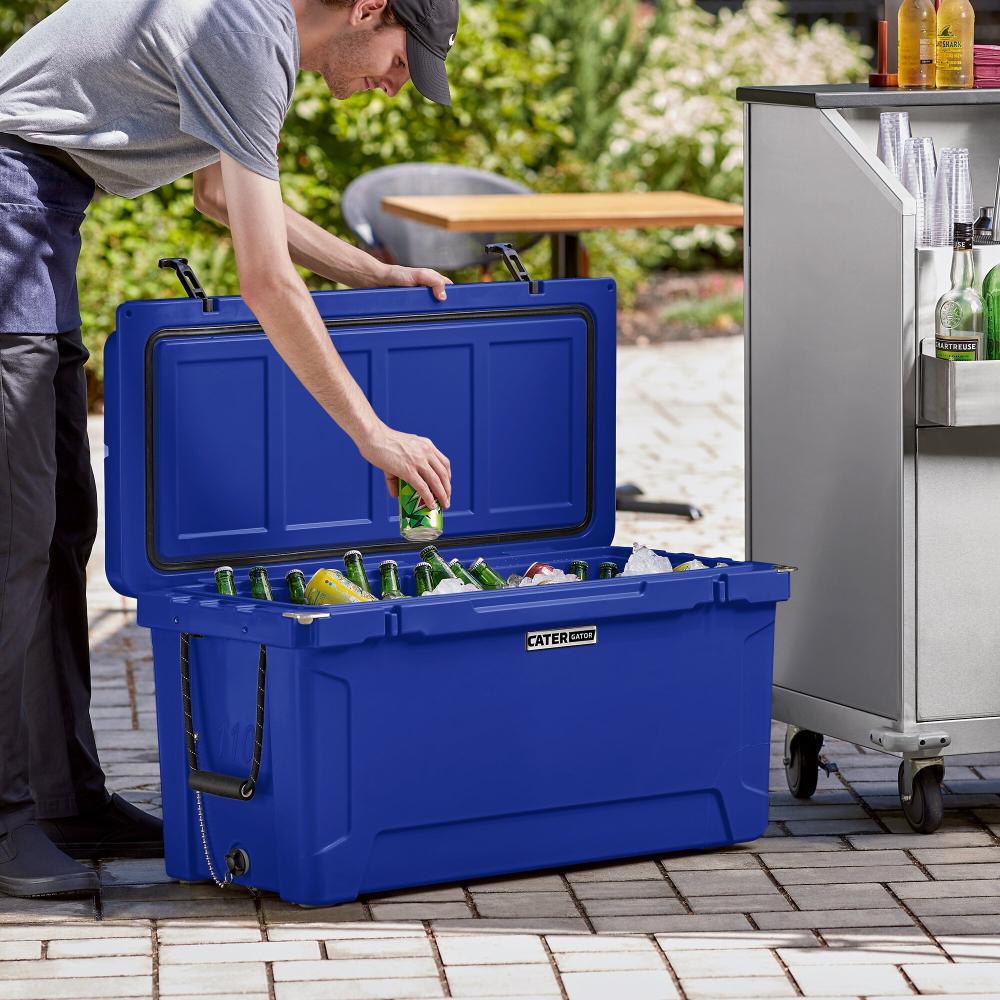 CaterGator CG100NV Navy 110 Qt. Rotomolded Outdoor Cooler / Ice Chest