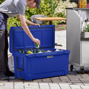 CaterGator CG100NV Navy 110 Qt. Rotomolded Outdoor Cooler / Ice Chest