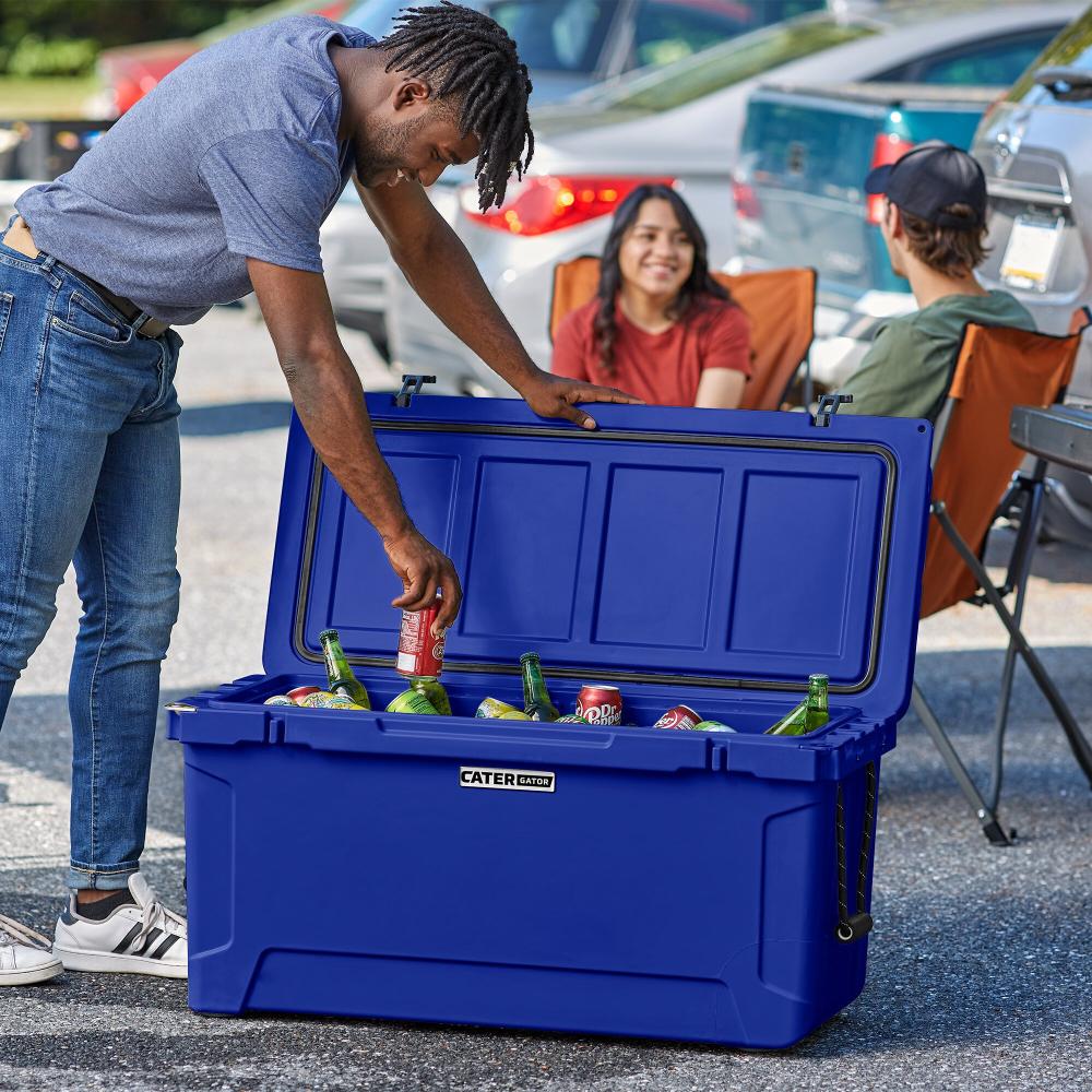 CaterGator CG100NV Navy 110 Qt. Rotomolded Outdoor Cooler / Ice Chest