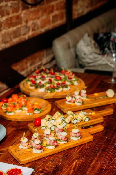 Serving Trays & Platters