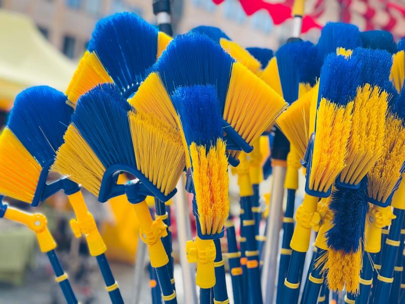 Brooms & Dustpans