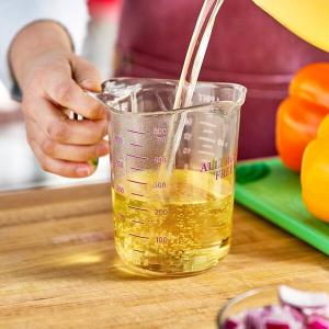 Choice 1 Pint Purple Allergen-Free Plastic Measuring Cup