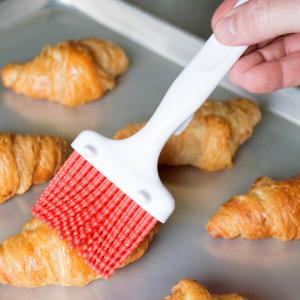 Carlisle 4040505 Sparta 2 3/4"W Silicone Bristle Pastry/Basting Brush with Hook