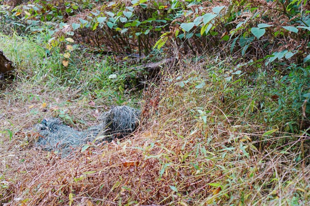 Complete Woodland Ghillie Suit 5 Piece Camo with Bag, real nice set.