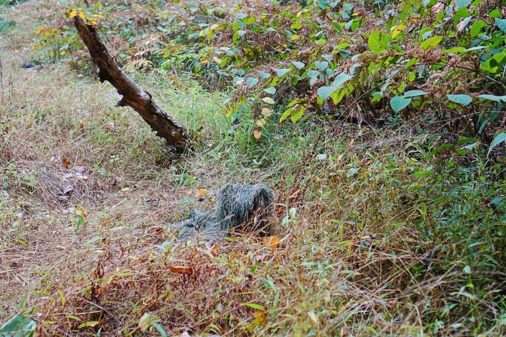 Complete Woodland Ghillie Suit 5 Piece Camo with Bag, real nice set.