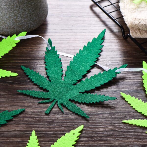 2 Pieces Pot Leaves Felt Banners Pot Leaf Weed Shaped Banners Green Weed Leaves Banner Decorations for Party Home Supplies - Image 7