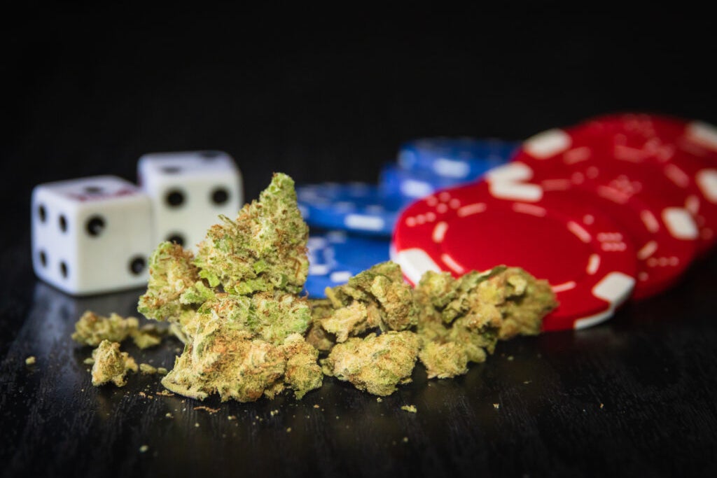 Could Marijuana-Friendly Casinos Be Las Vegas' Next Big Jackpot? 70% Of Americans Say 'You Bet' - Curaleaf Holdings (OTC:CURLF), Caesars Entertainment (NASDAQ:CZR)