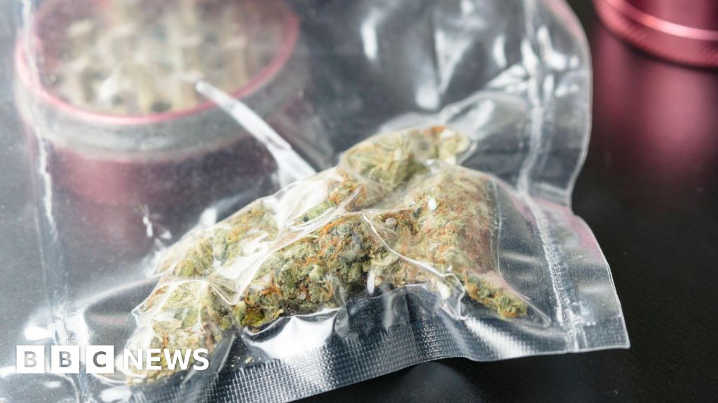 Two men admit smuggling cannabis labelled as Yankee Candles