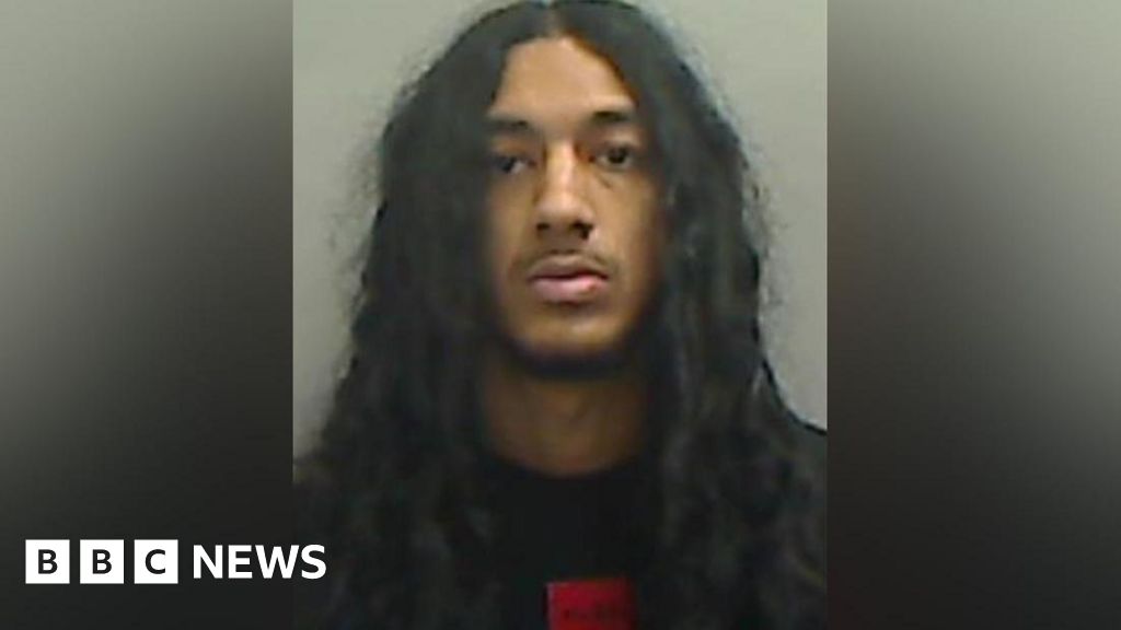 Middlesbrough drug dealer caught throwing phones out of window