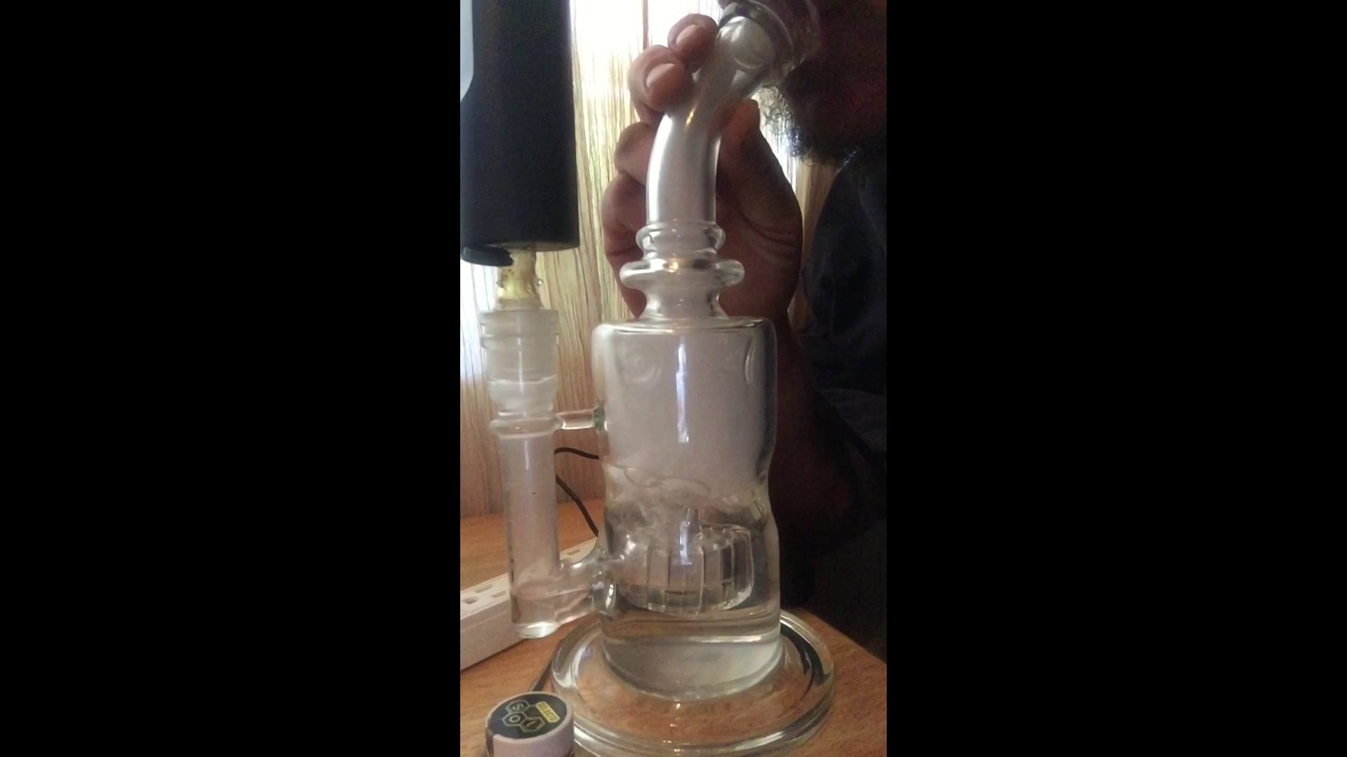 Arizer Solo vape bong hit