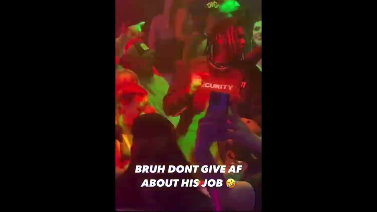 Bruh Dont Give AF about his Job 😂😂😂