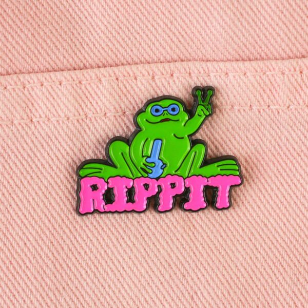 Stoner Frog Meme Enamel Pin, Funny Frog With Peace Sign Brooch Pin, Gift For Weed Lover Cannabis Addict 420 Smoker, Marijuana Lapel Badge, Cannabis Humor Brooches, Funny Stoner Decorative Jewelry Accessories - Image 3