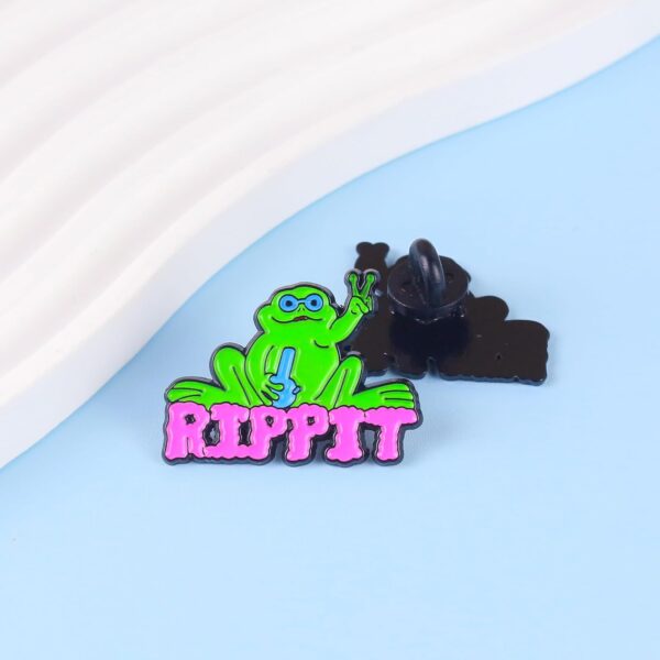 Stoner Frog Meme Enamel Pin, Funny Frog With Peace Sign Brooch Pin, Gift For Weed Lover Cannabis Addict 420 Smoker, Marijuana Lapel Badge, Cannabis Humor Brooches, Funny Stoner Decorative Jewelry Accessories - Image 4