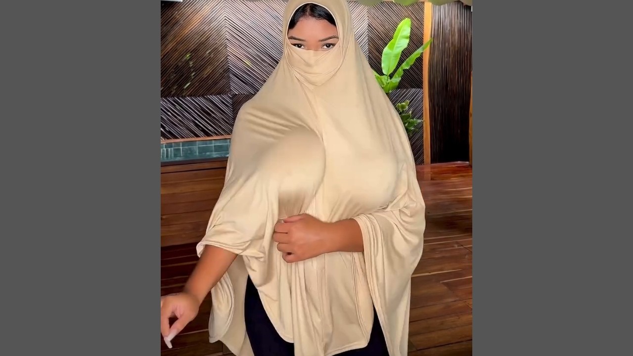 Maria Jose Bravo Glamorous Plus Size Curvy Fashion Model - Biography, Wiki, Lifestyle