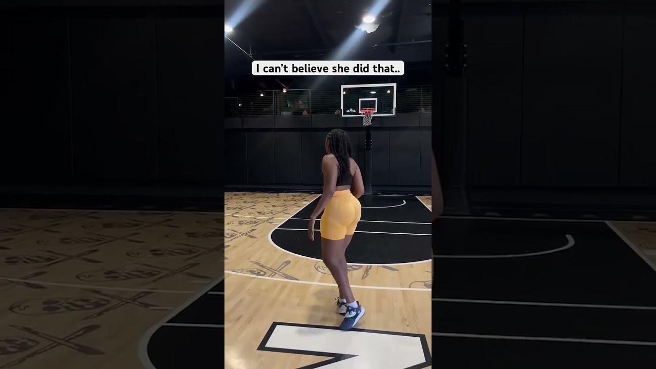 She got 3 basketballs 🍑🍑