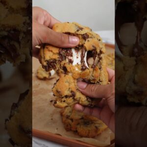 S’mores Chocolate Chip Cookies #baking #cookierecipes #cookies #chocolatechipcookies