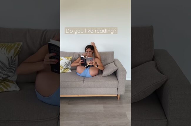 Flexible Girl - How Forward Folds Contortionist read 🤓📖 #flexiblegirl #forwardfold