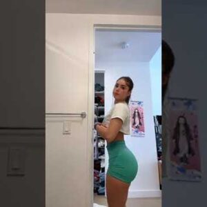 she does it better 💋                      #shorts  #tiktok #musically #bellydance #dance #confident