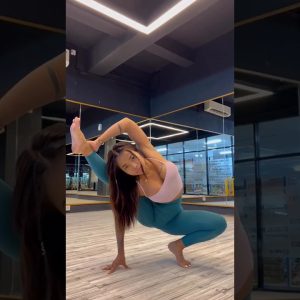 female fitness motivation |flexible body training by lily training flex #girlfitness #yoga #gym