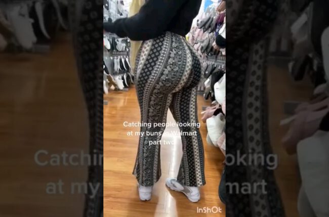 Twerk Curvy Pawg at Walmart 🍑 #walmart #tiktok #shorts #leggings #curvy #threeleggeddog #downwarddog