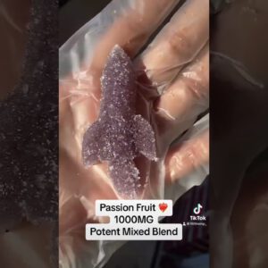 Do you know what’s in this bag?! 🚀🚀 #legalcannabis #hemp #houston #mangochamoy #strawberry