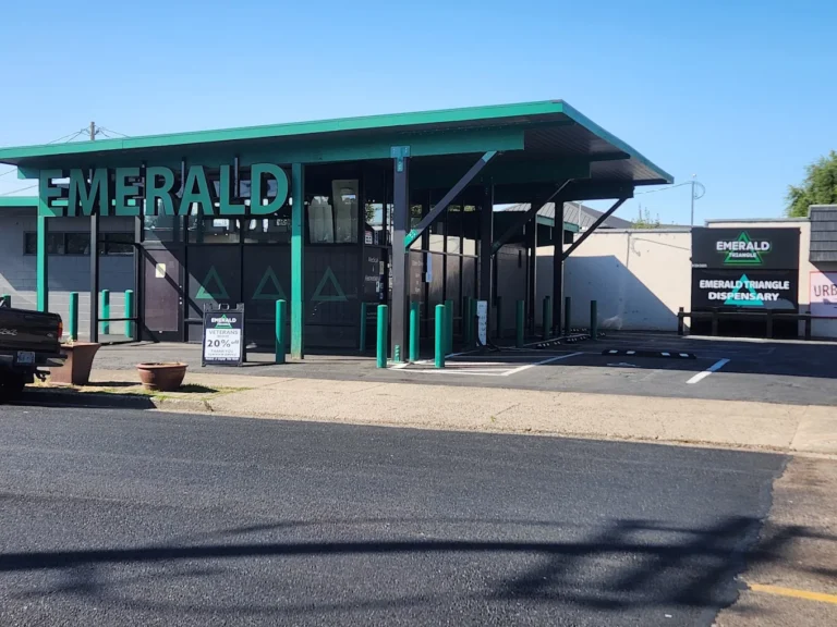 Emerald Triangle Dispensary Albany 768x576