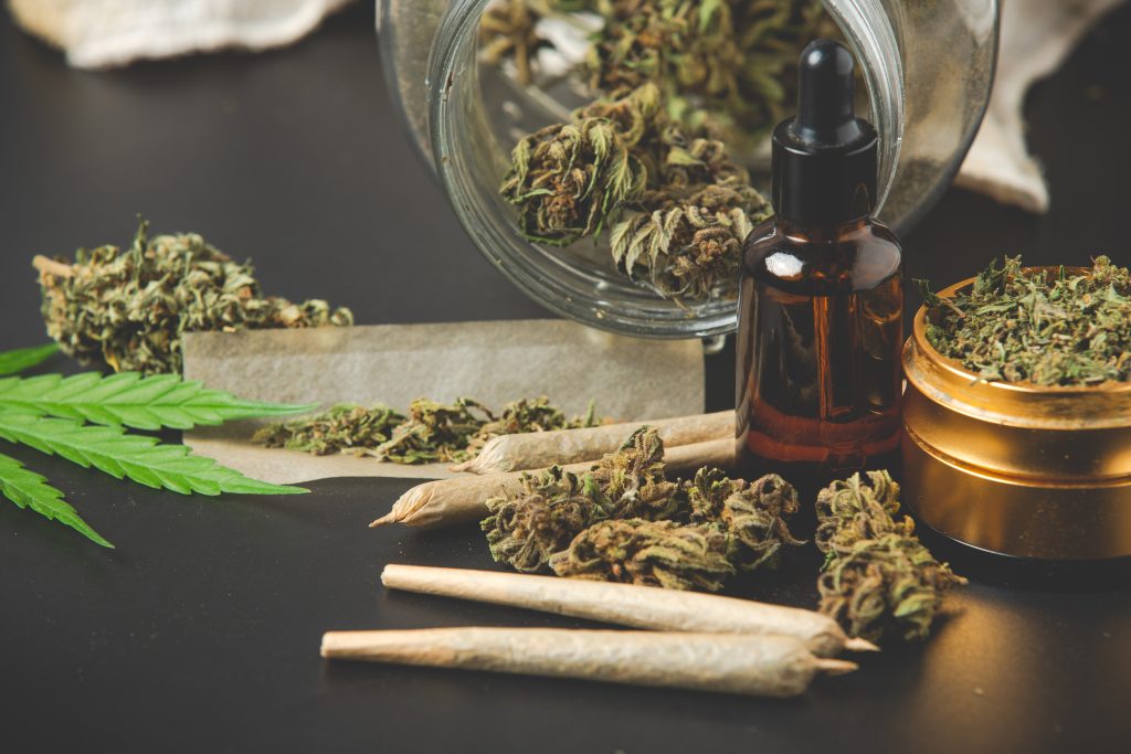Exploring THCA Vape Cartridges Through Creative Lifestyles and Modern Online  Shopping Trends