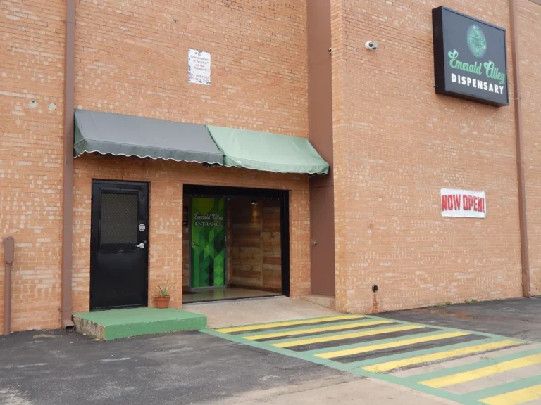 Emerald Alley Dispensary 768x576