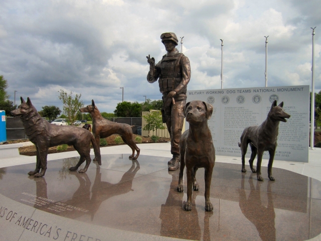dog memorial 1 Canine soldier memorial with bronze statues in Lackland Air Force Base