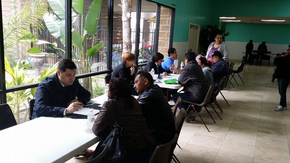 Edwin E. Reyes trabajo humanitario/voluntario ofreciendo asesoría legal en Houston